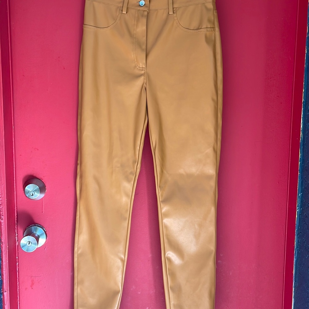 NEW WITHOUT TAG- forever 21 - camel color- vegan leather 💫